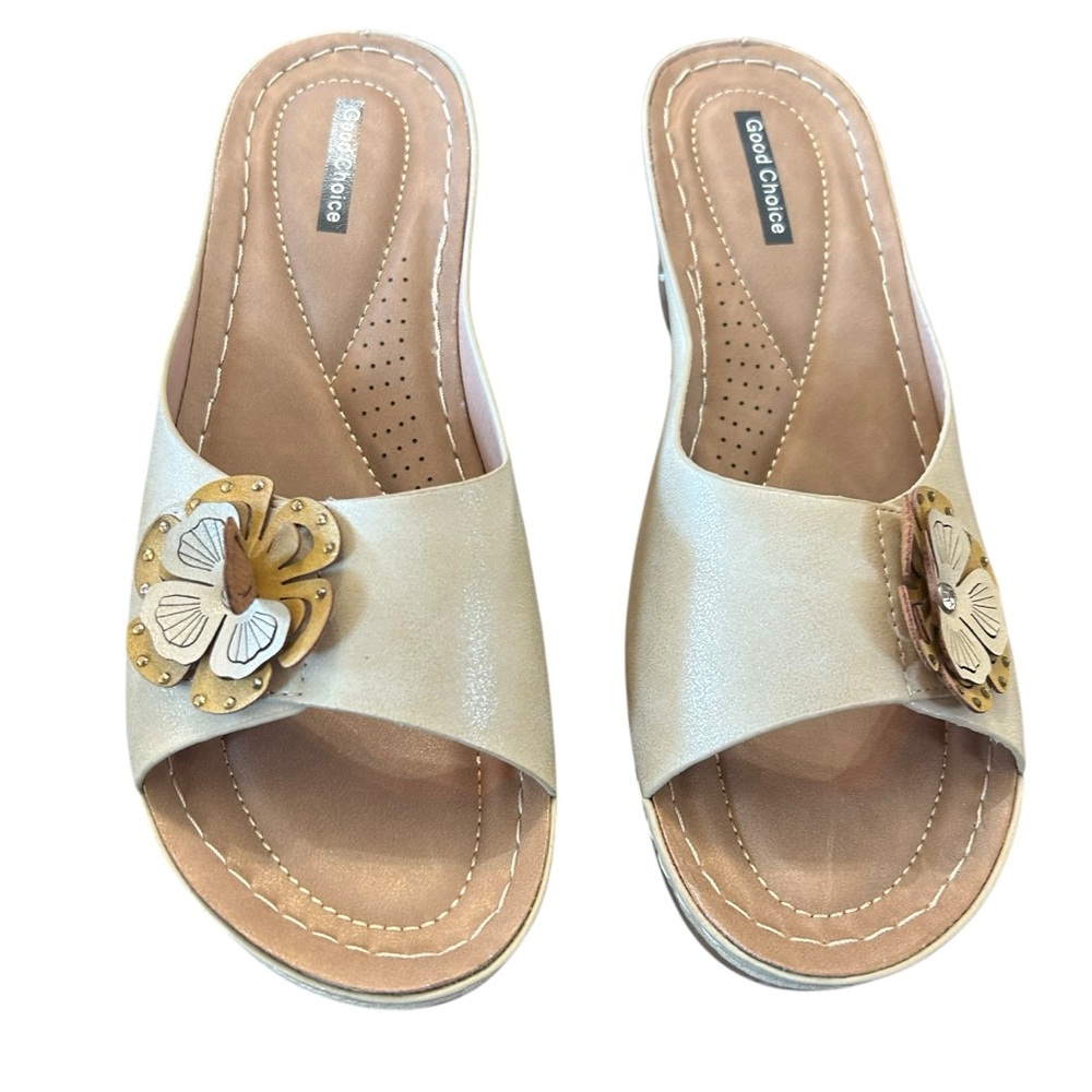 Good Choice Naples White Slide Wedge Comfort Sandal Floral Applique NEW 9.5